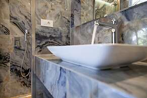 Zavia Alpha in Syvota