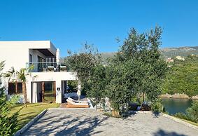 Zavia Alpha in Syvota