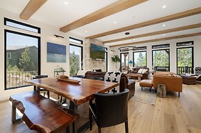 Ski Shores: The Chalet 3 Bedroom Cabin by RedAwning