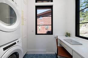 Ski Shores: The Chalet 3 Bedroom Cabin by RedAwning