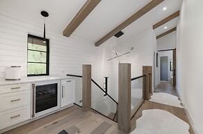 Ski Shores: The Chalet 3 Bedroom Cabin by RedAwning