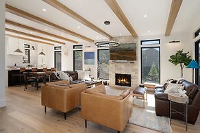 Ski Shores: The Chalet 3 Bedroom Cabin by RedAwning