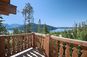 Ski Shores: The Chalet 3 Bedroom Cabin by RedAwning