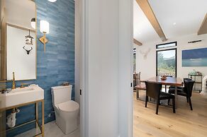 Ski Shores: The Chalet 3 Bedroom Cabin by RedAwning