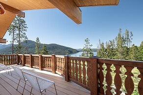 Ski Shores: The Chalet 3 Bedroom Cabin by RedAwning