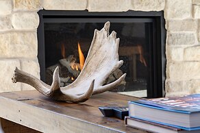 Ski Shores: The Chalet 3 Bedroom Cabin by RedAwning