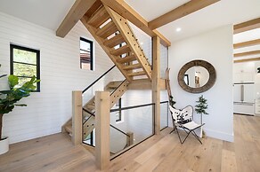 Ski Shores: The Chalet 3 Bedroom Cabin by RedAwning