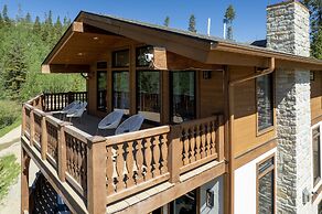 Ski Shores: The Chalet 3 Bedroom Cabin by RedAwning
