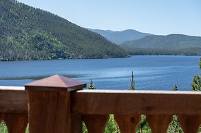 Ski Shores: The Chalet 3 Bedroom Cabin by RedAwning