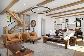 Ski Shores: The Chalet 3 Bedroom Cabin by RedAwning