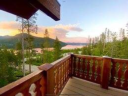 Ski Shores: The Chalet 3 Bedroom Cabin by RedAwning