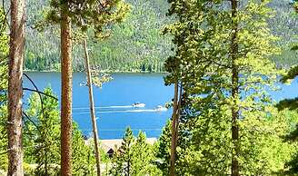 Ski Shores: The Chalet 3 Bedroom Cabin by RedAwning