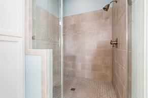 Sweetsol 4 Bedroom Home by RedAwning