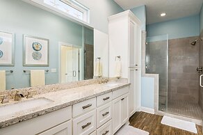 Sweetsol 4 Bedroom Home by RedAwning