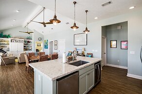 Sweetsol 4 Bedroom Home by RedAwning