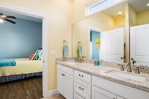 Sweetsol 4 Bedroom Home by RedAwning