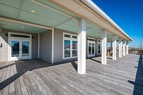 Sweetsol 4 Bedroom Home by RedAwning