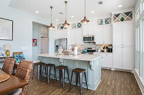 Sweetsol 4 Bedroom Home by RedAwning