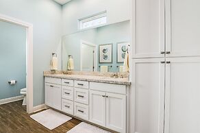 Sweetsol 4 Bedroom Home by RedAwning