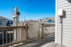 Sweetsol 4 Bedroom Home by RedAwning