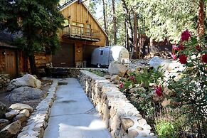Root-stone Lodge 4 Bedroom Cabin by Redawning