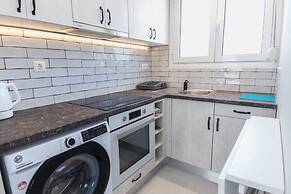 Modern Equipped Studio w View in Kipseli