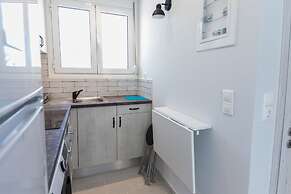 Modern Equipped Studio w View in Kipseli