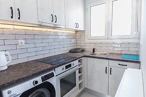 Modern Equipped Studio w View in Kipseli