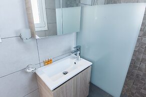 Modern Equipped Studio w View in Kipseli