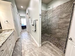 Driftwood Cottage 5 Bedroom Home by RedAwning