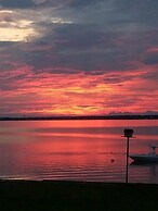 Driftwood Cottage 5 Bedroom Home by RedAwning