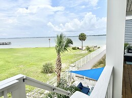 Driftwood Cottage 5 Bedroom Home by RedAwning