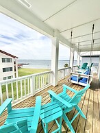 Driftwood Cottage 5 Bedroom Home by RedAwning