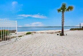 Driftwood Cottage 5 Bedroom Home by RedAwning