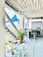 Driftwood Cottage 5 Bedroom Home by RedAwning