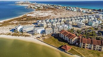 Driftwood Cottage 5 Bedroom Home by RedAwning