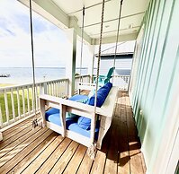 Driftwood Cottage 5 Bedroom Home by RedAwning