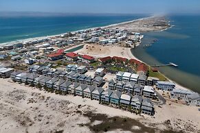 Driftwood Cottage 5 Bedroom Home by RedAwning