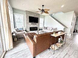 Driftwood Cottage 5 Bedroom Home by RedAwning