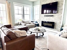 Driftwood Cottage 5 Bedroom Home by RedAwning