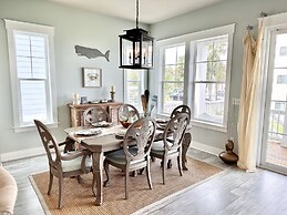 Driftwood Cottage 5 Bedroom Home by RedAwning