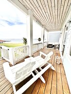Driftwood Cottage 5 Bedroom Home by RedAwning