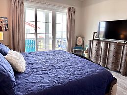 Driftwood Cottage 5 Bedroom Home by RedAwning