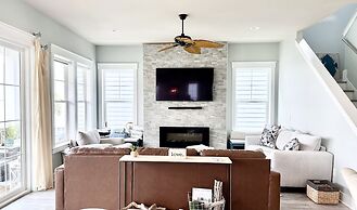 Driftwood Cottage 5 Bedroom Home by RedAwning