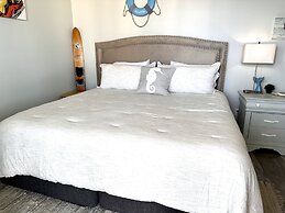 Driftwood Cottage 5 Bedroom Home by RedAwning