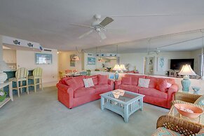 444 El Matador Condo by RedAwning