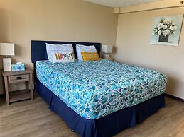 Happy Hawaiian Monarch Studio Condo by RedAwning