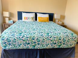 Happy Hawaiian Monarch Studio Condo by RedAwning