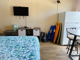 Happy Hawaiian Monarch Studio Condo by RedAwning