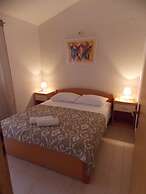 Vale - Central & 20m to the sea - A2